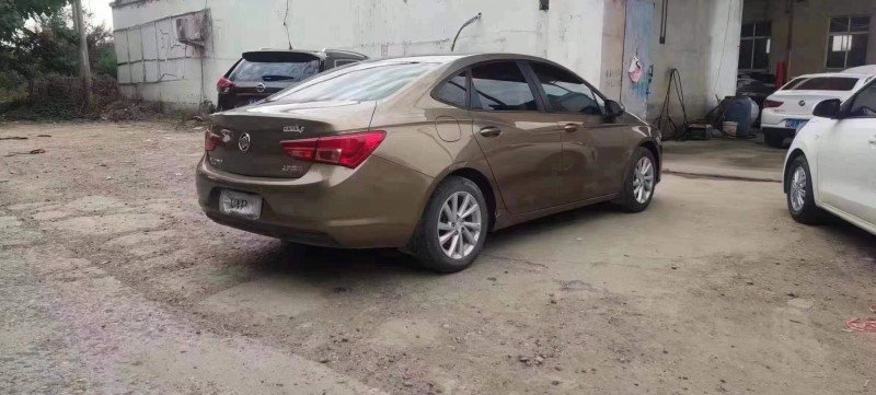 保定16年别克威朗6