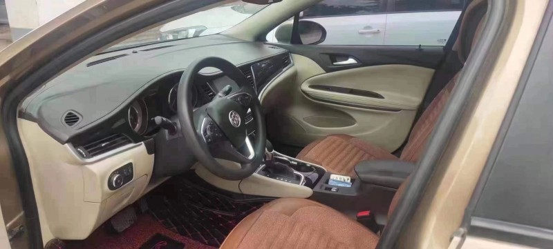 保定16年别克威朗8