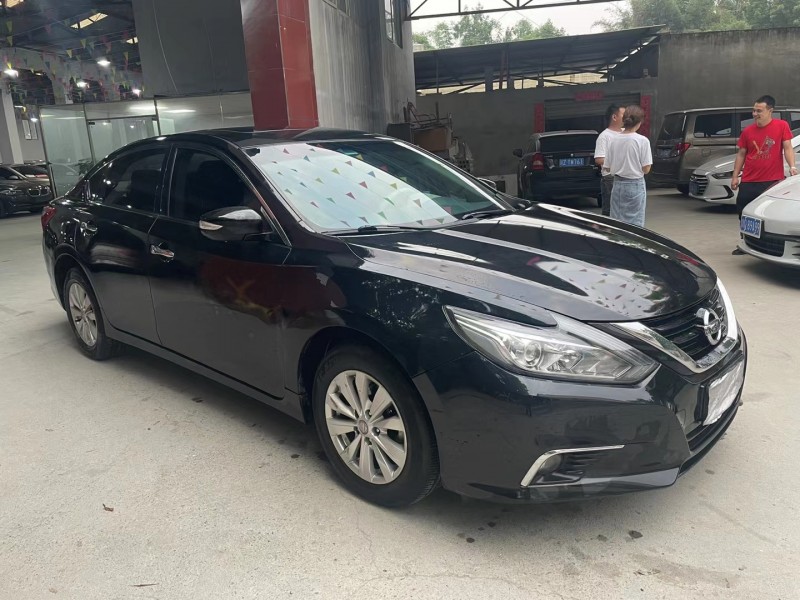 成都17年日产天籁3