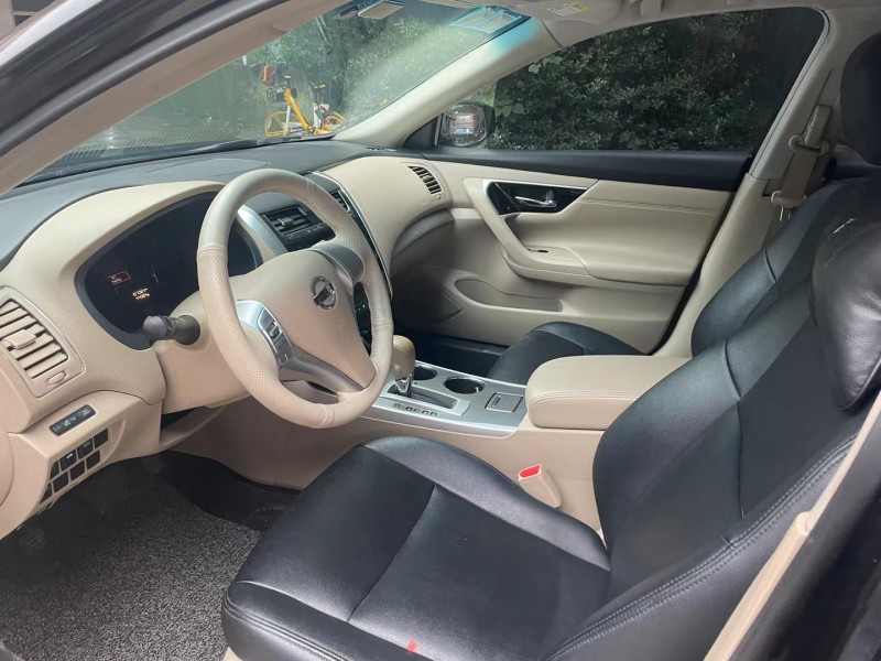 成都17年日产天籁5