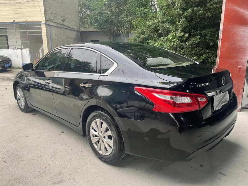 成都17年日产天籁7