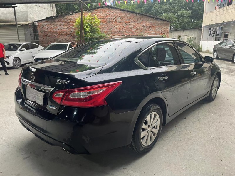 成都17年日产天籁9