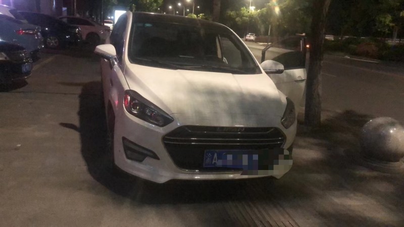 成都19年力帆汽车轩朗1