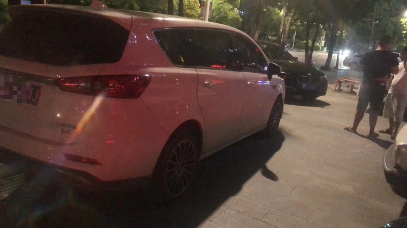 成都19年力帆汽车轩朗4