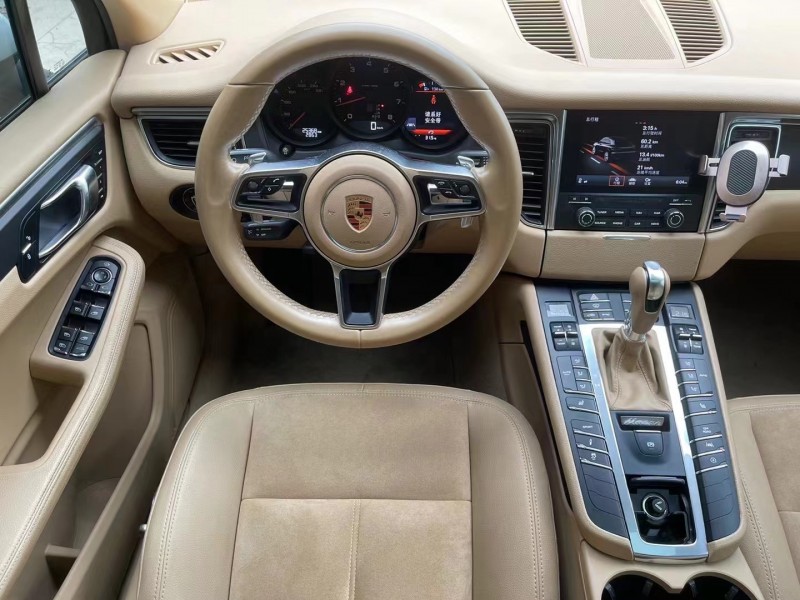 广州17年保时捷Macan7
