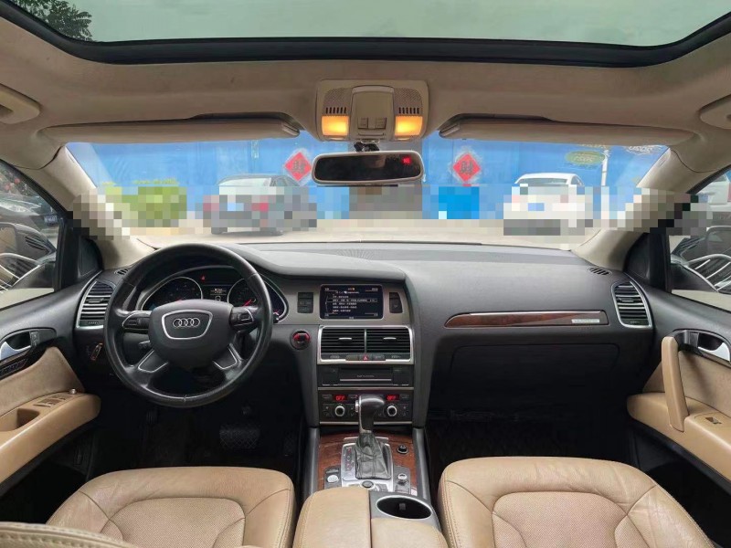 青岛12年奥迪Q76