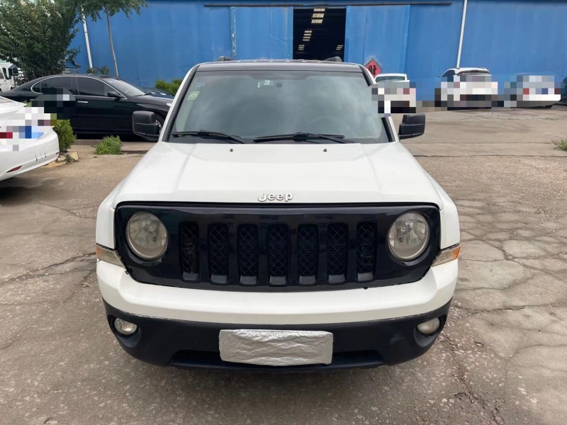 青島12年Jeep自由客1
