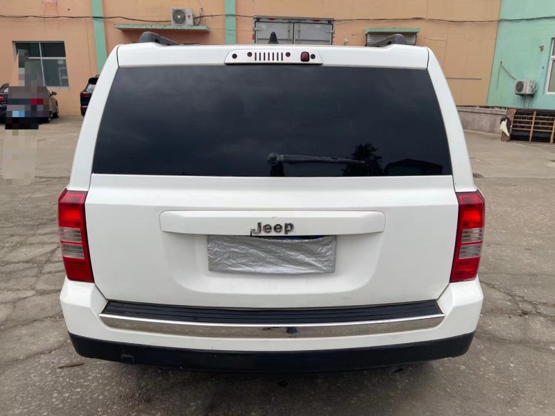 青島12年Jeep自由客9