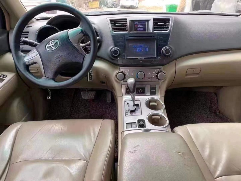 保定11年丰田汉兰达8