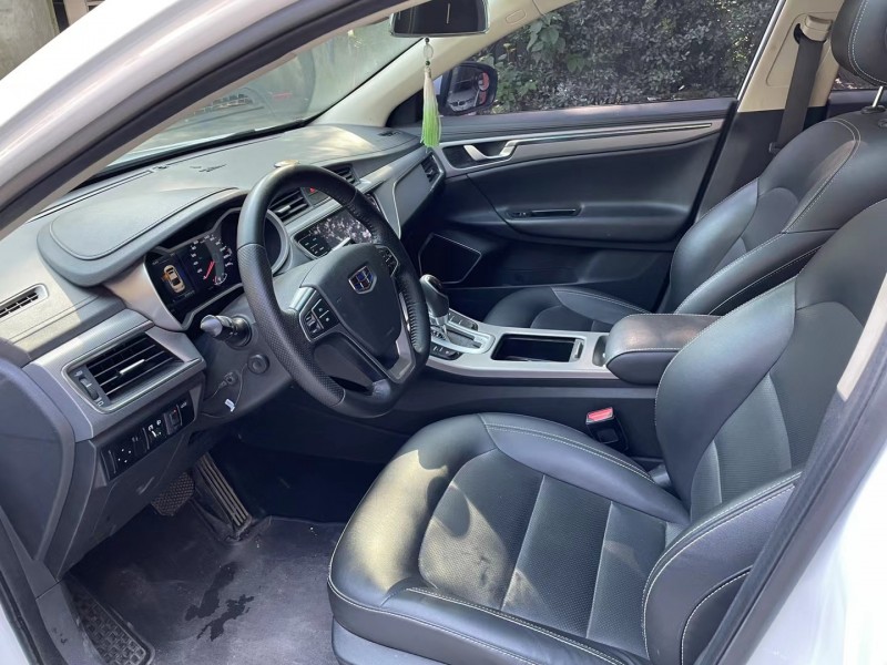 成都19年吉利帝豪9