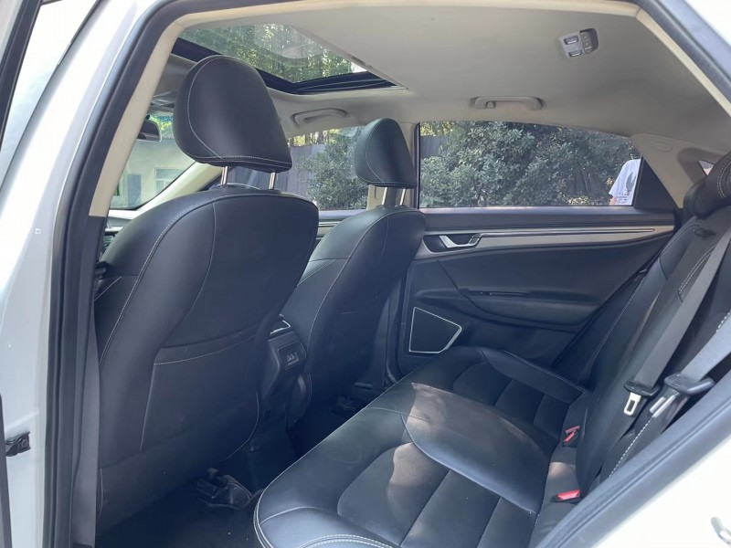 成都19年吉利帝豪8