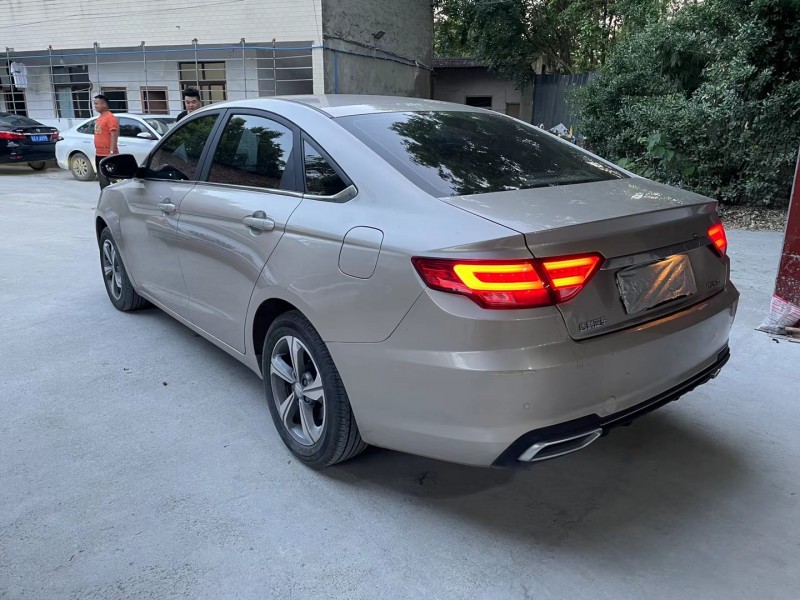 成都19年吉利帝豪7