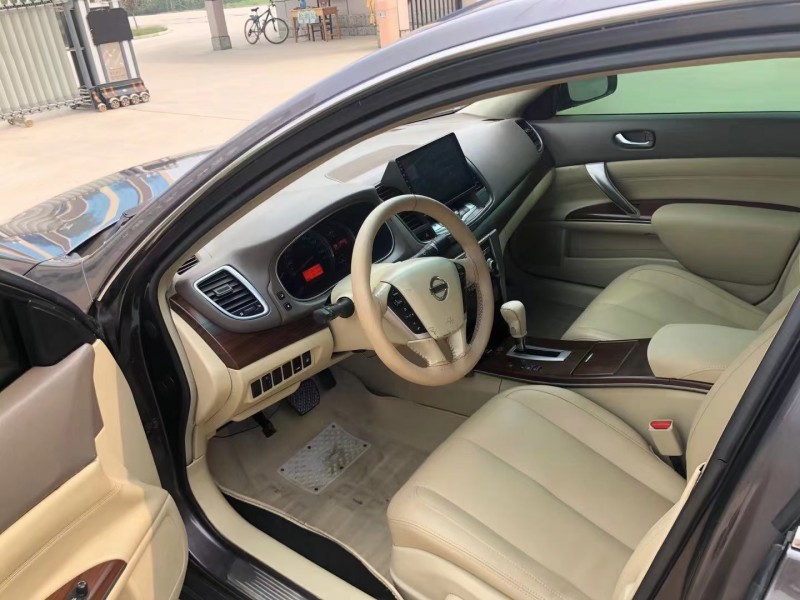 保定10年日产天籁3