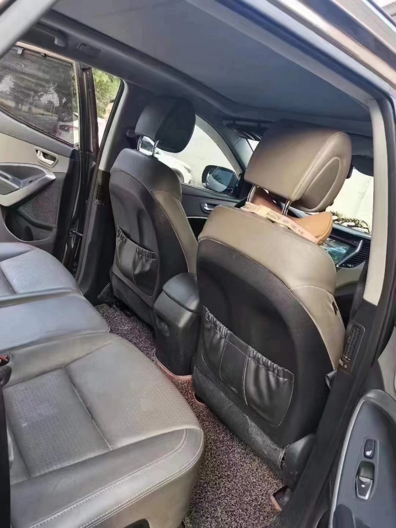 保定13年现代全新胜达3