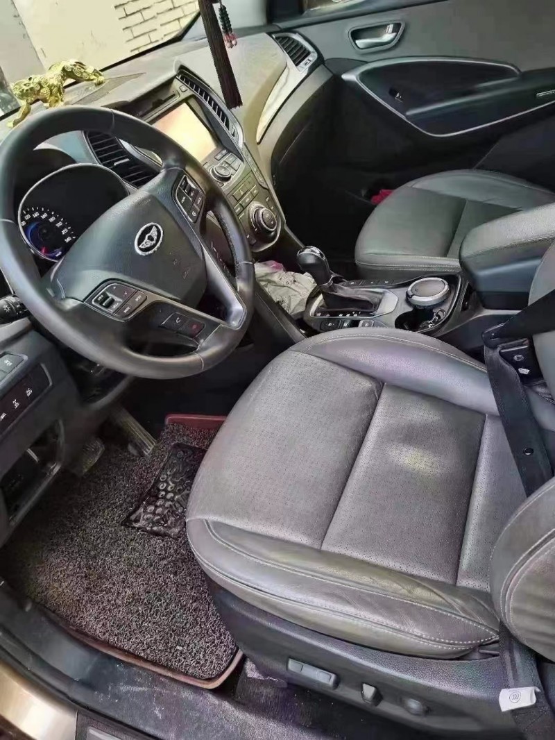 保定13年现代全新胜达1