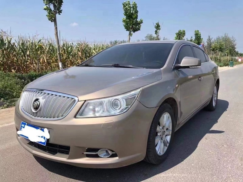 青岛10年别克君越2