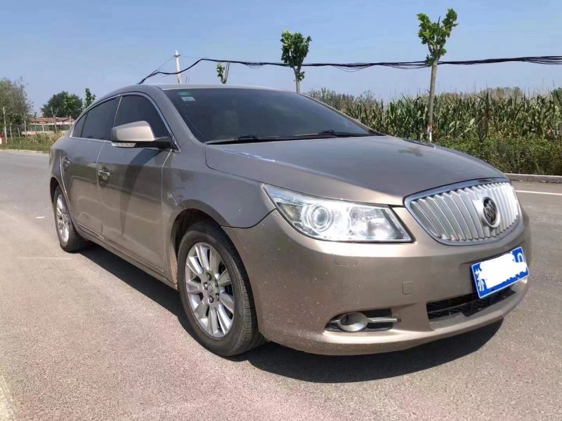 青岛10年别克君越3