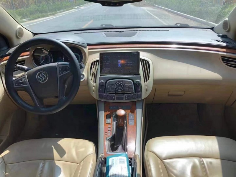 青岛10年别克君越4