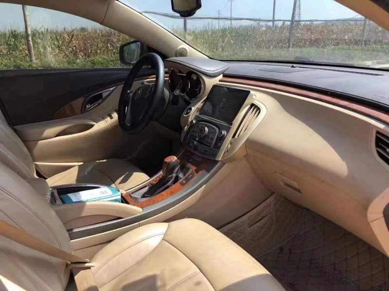 青岛10年别克君越5