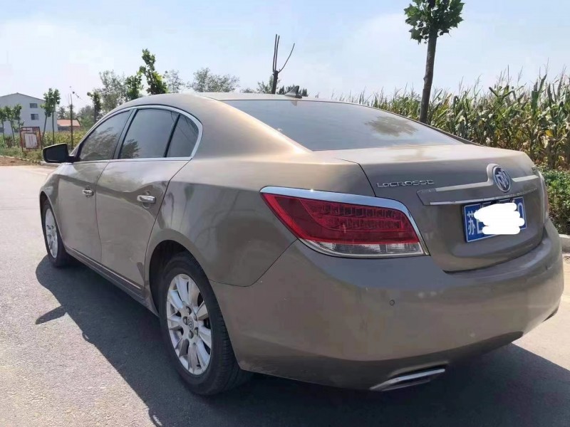 青岛10年别克君越7