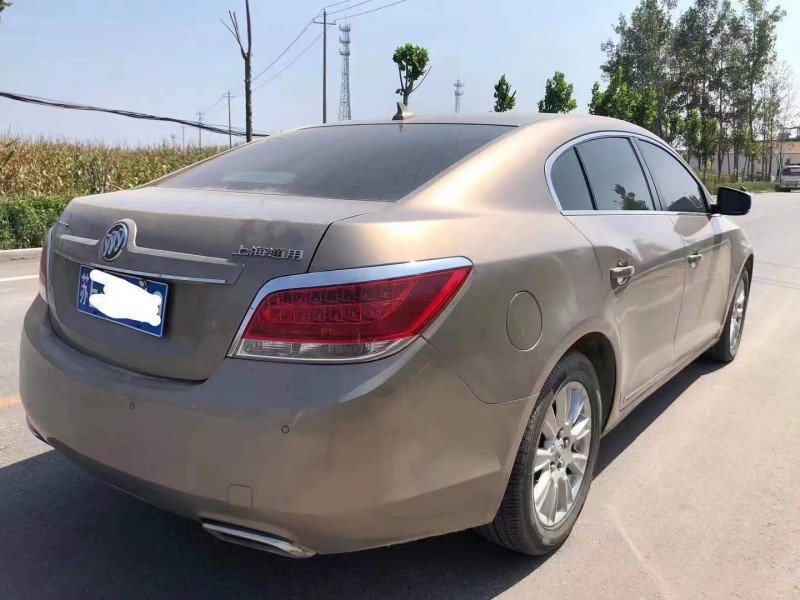 青岛10年别克君越8