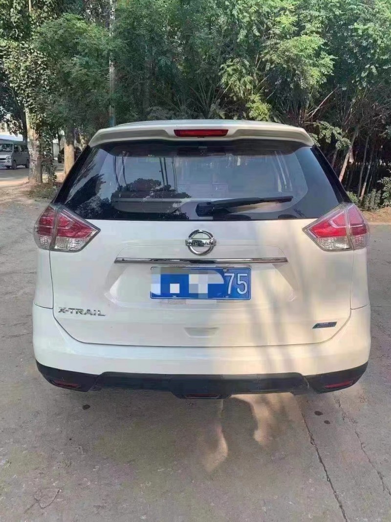 保定15年日产奇骏3