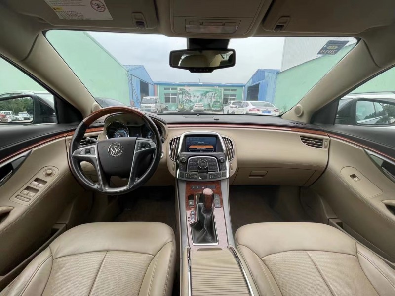 青岛11年别克君越6