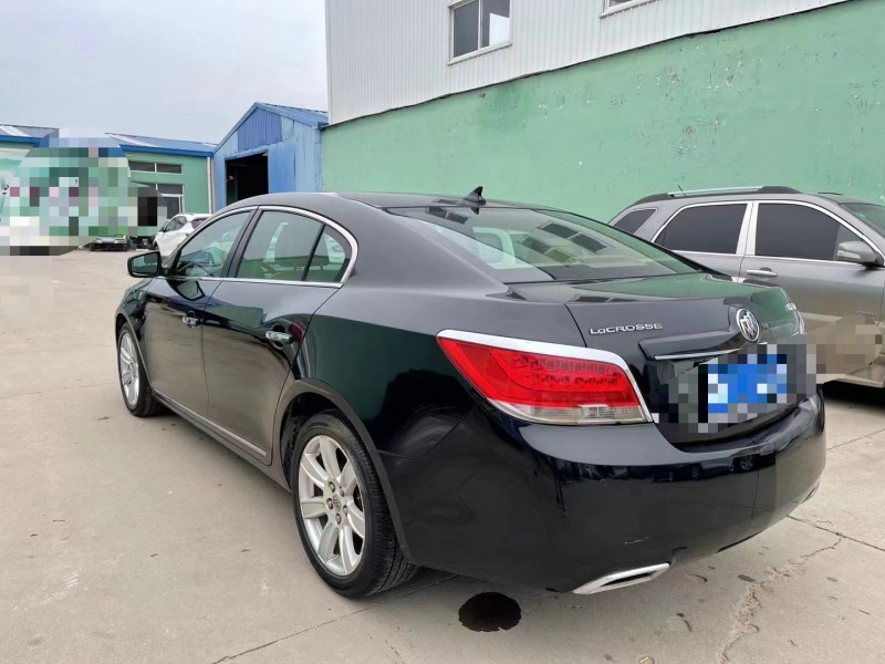 青岛11年别克君越8