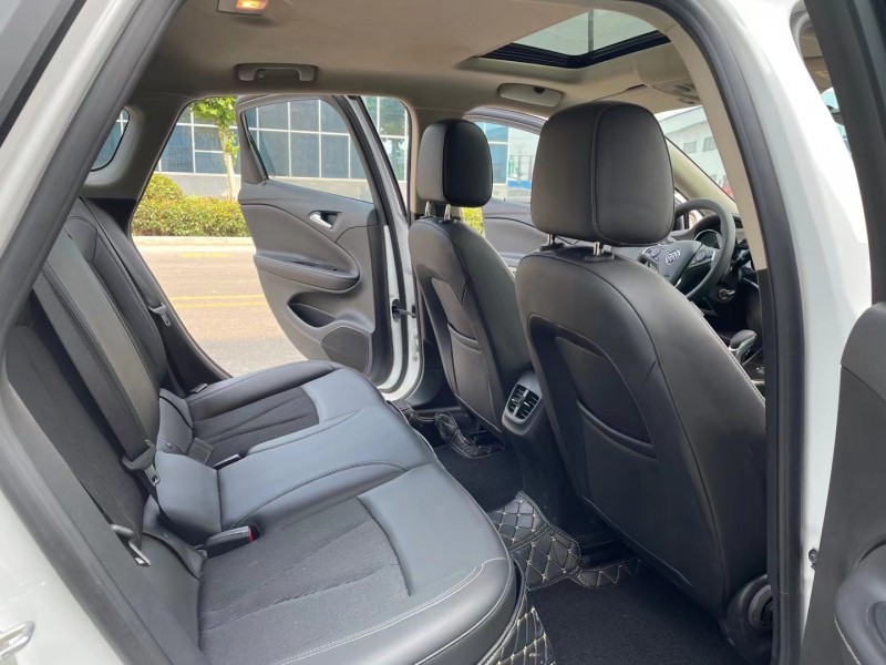 济宁19年别克威朗7