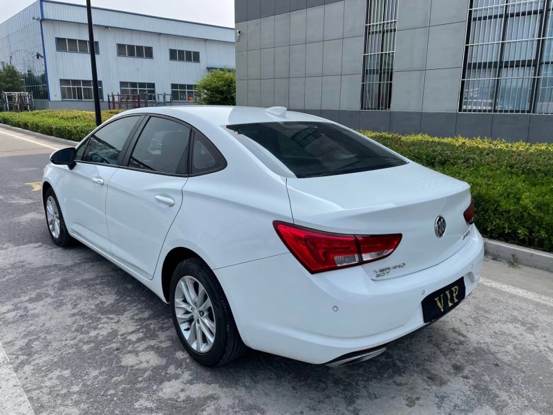 济宁19年别克威朗9