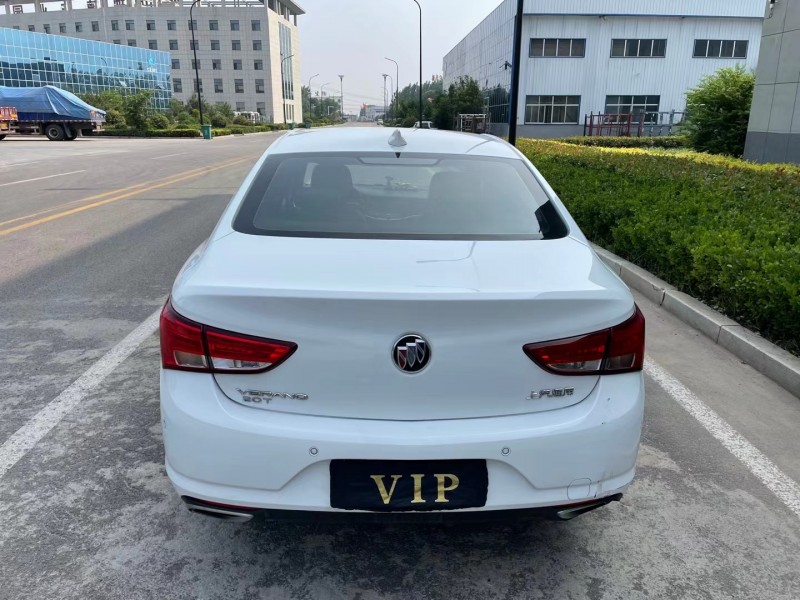 济宁19年别克威朗8