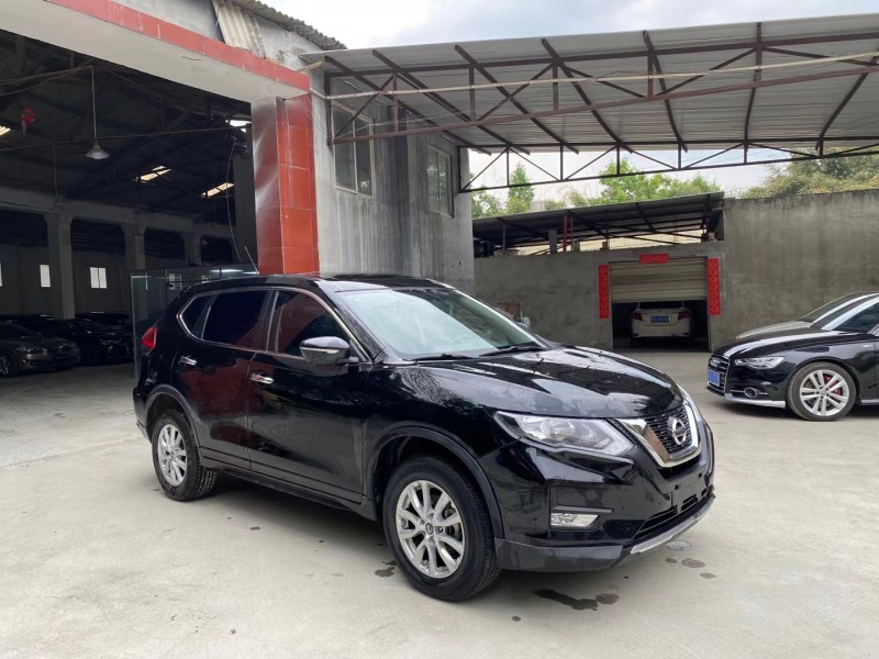 成都17年日产奇骏2