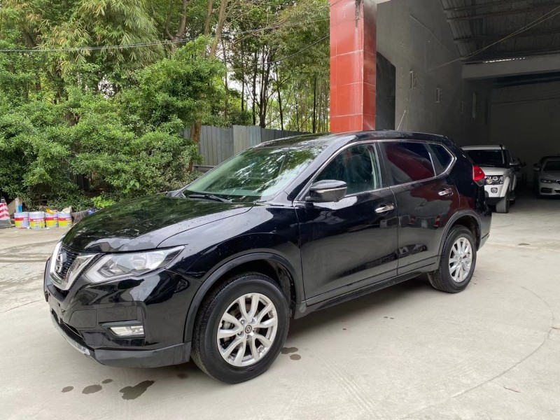 成都17年日产奇骏4