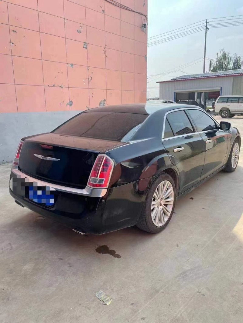 北京13年克萊斯勒300C8