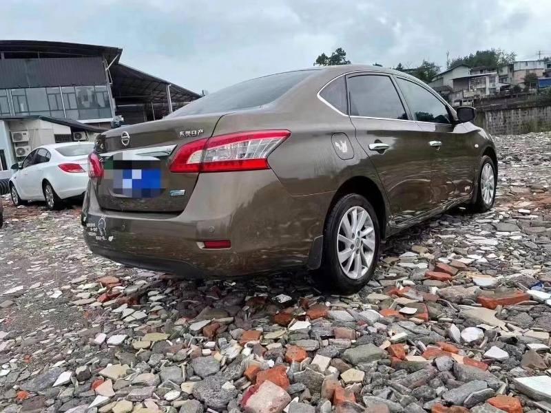 武汉15年日产轩逸4