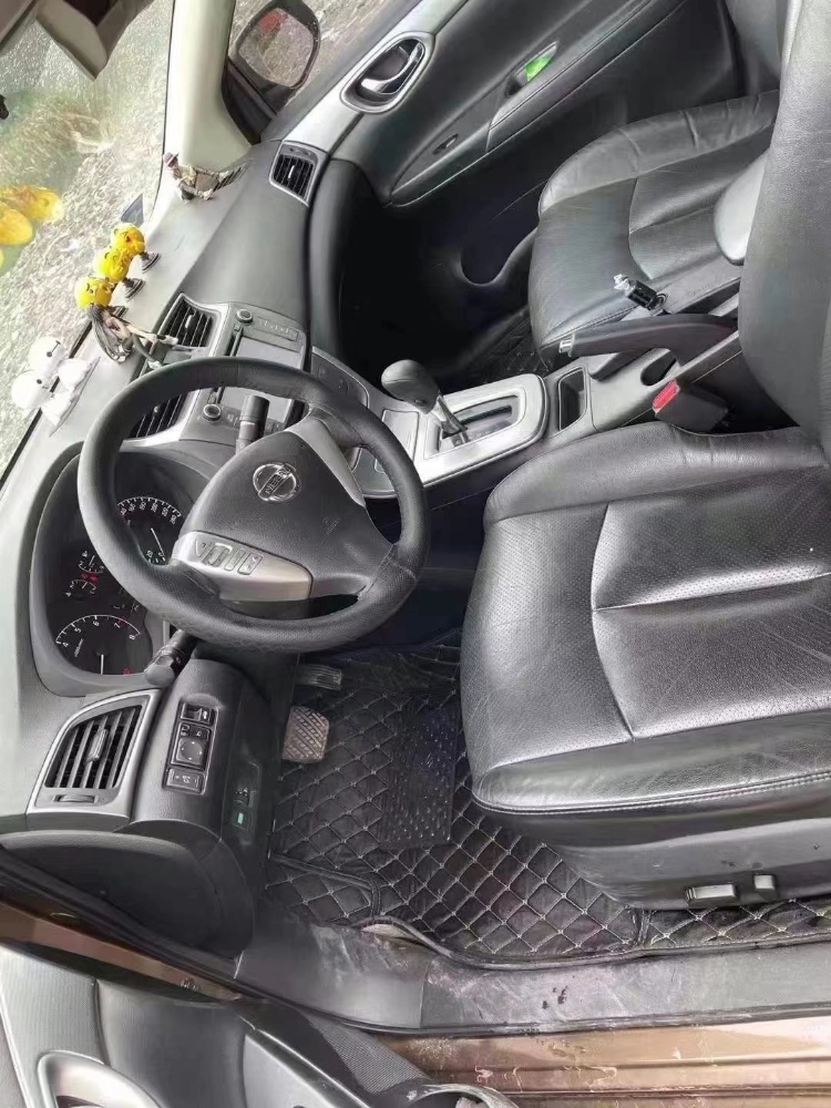 武汉15年日产轩逸5