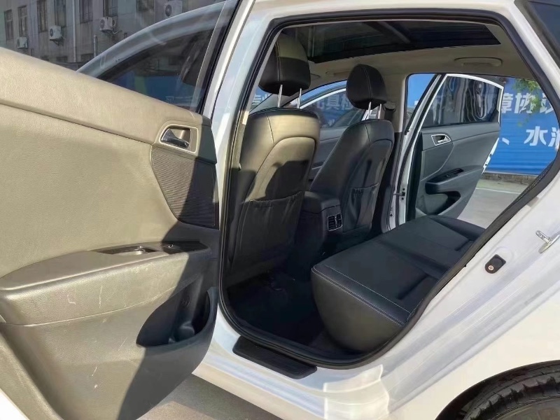 武汉17年现代名图4