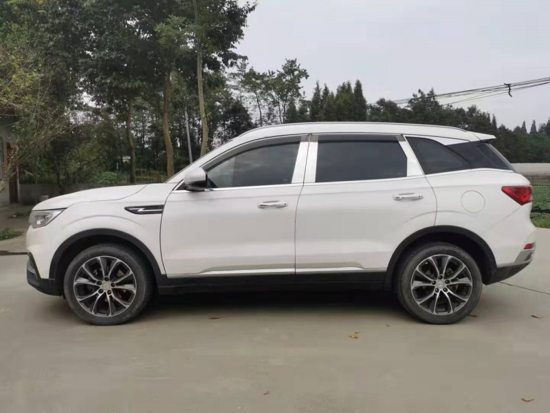 成都18年众泰T5008