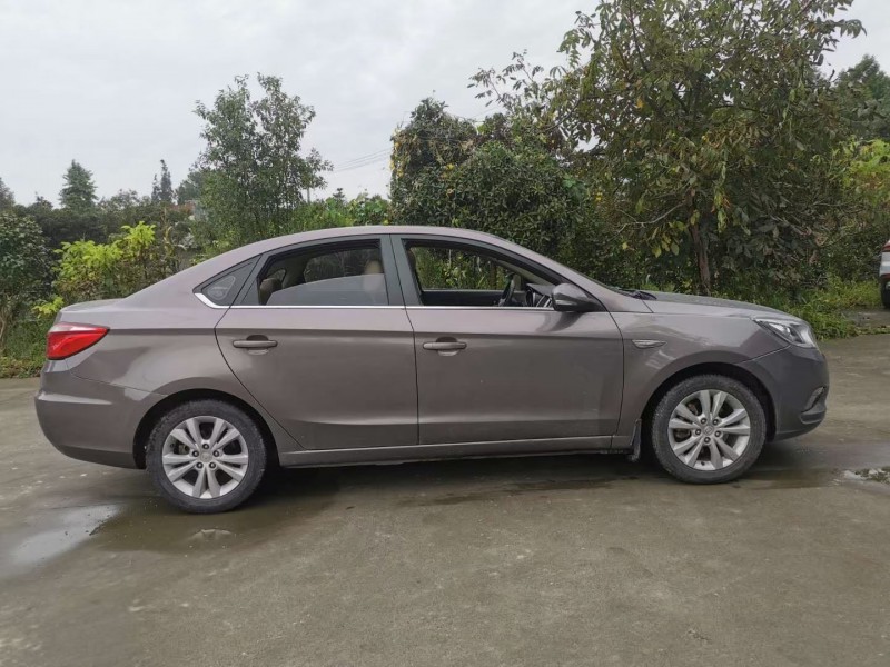 成都13年长安汽车逸动6