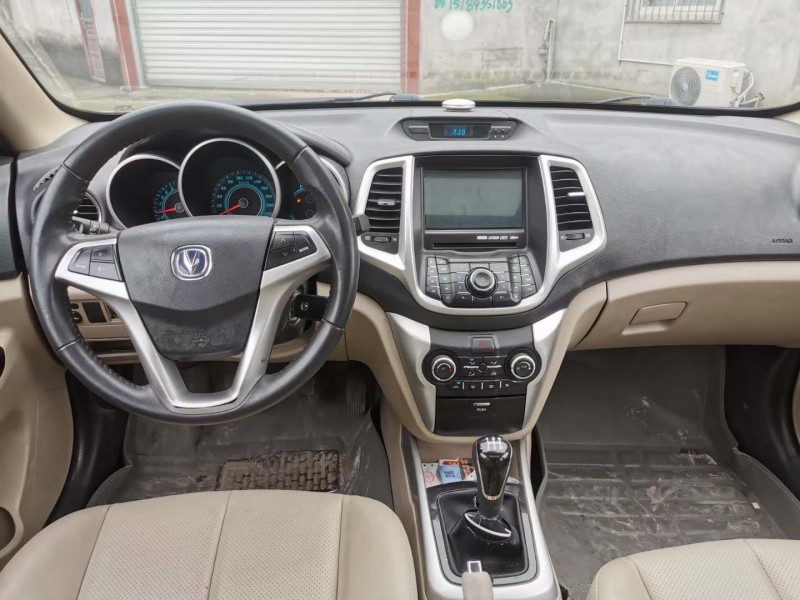 成都13年长安汽车逸动5