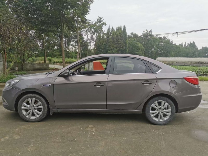 成都13年长安汽车逸动8