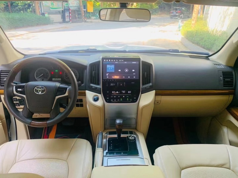 保定17年丰田兰德酷路泽5