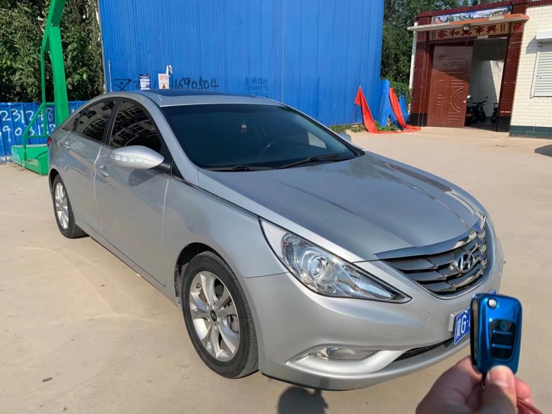 保定12年现代索纳塔八3