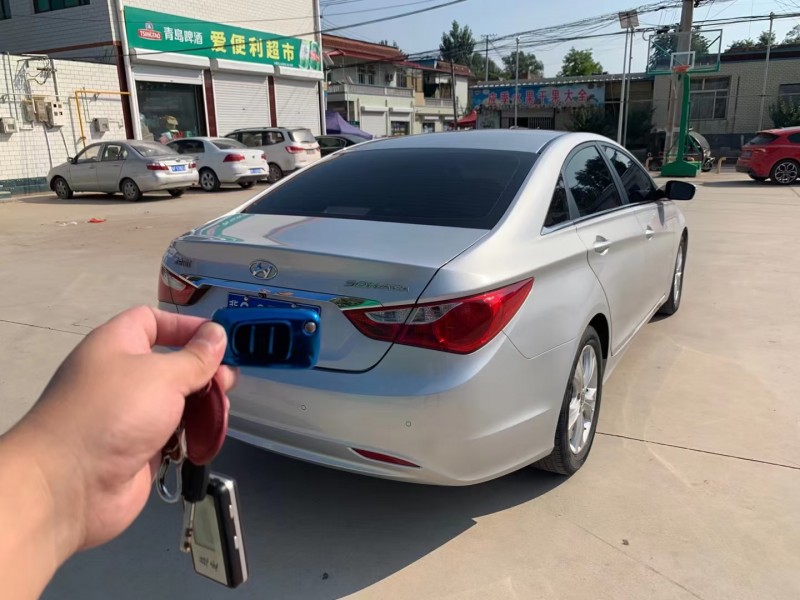 保定12年现代索纳塔八5