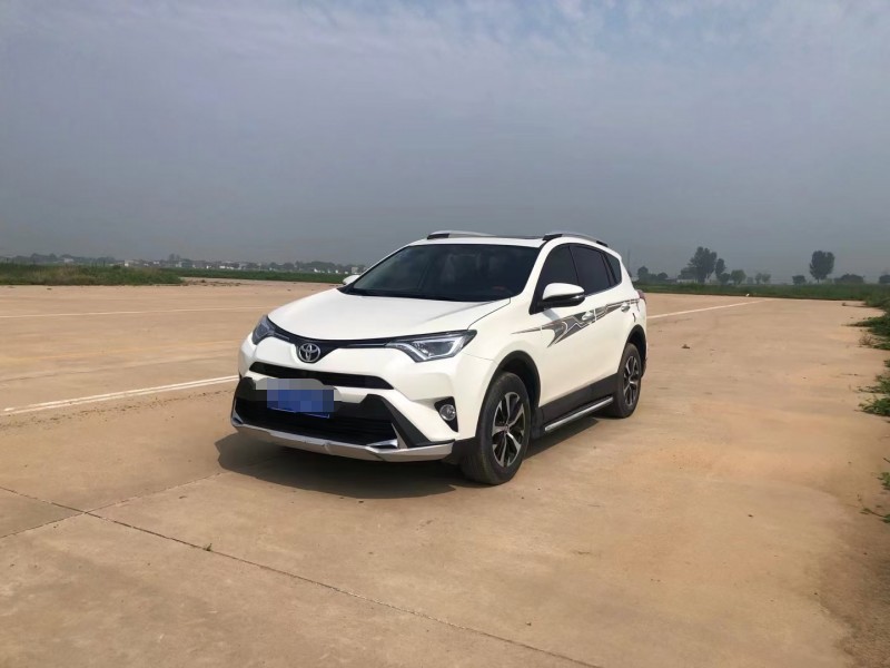 保定18年丰田RAV43