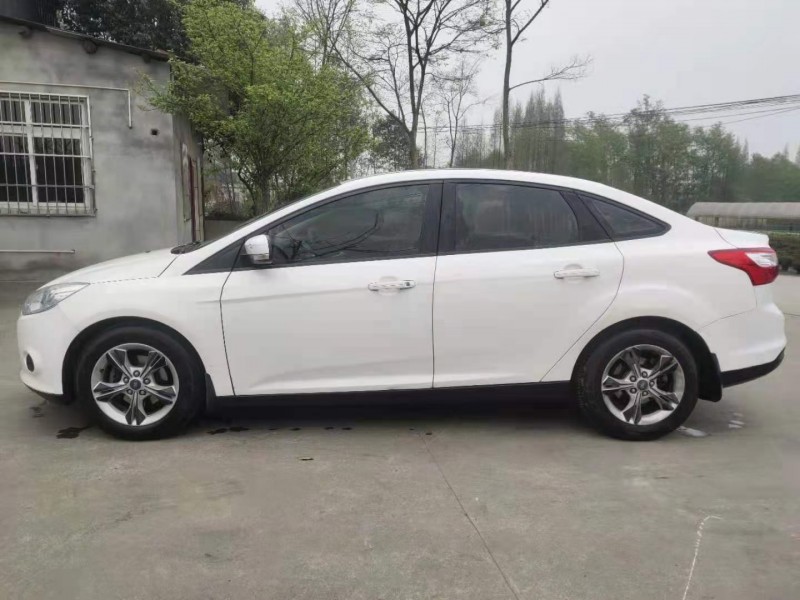 成都13年福特福克斯8