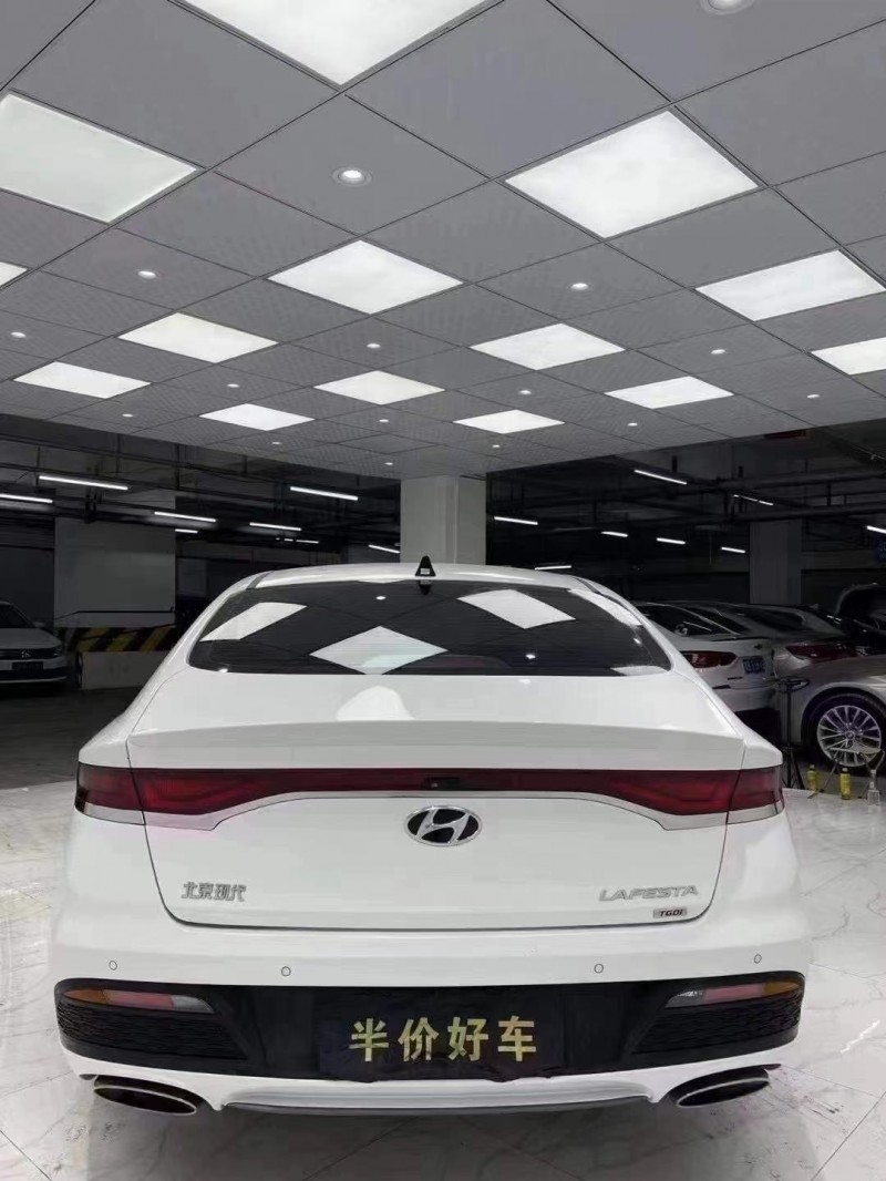 成都20年现代菲斯塔5