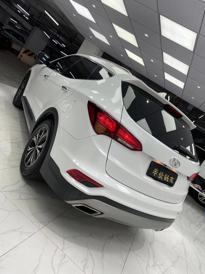 成都18年现代途胜4