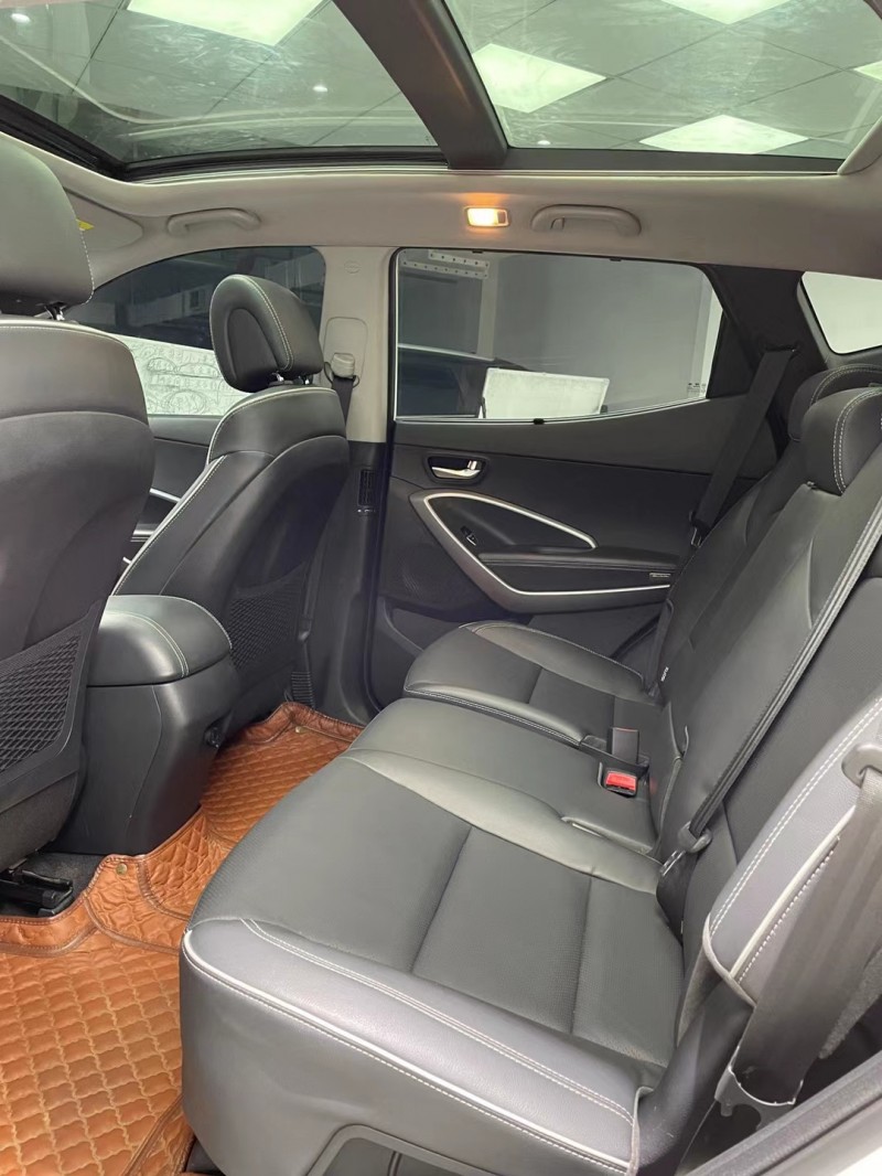 成都18年现代途胜7