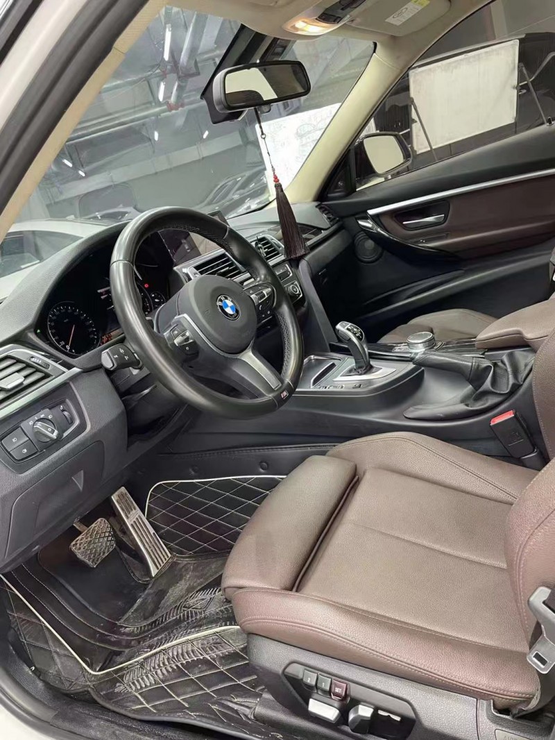 成都17年宝马3系6